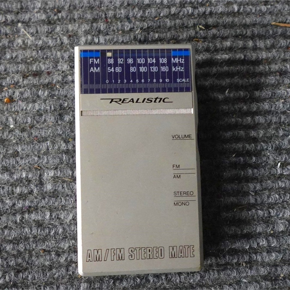 Vintage Realistic 12-120 Stereo-Mate AM/FM Handheld Radio